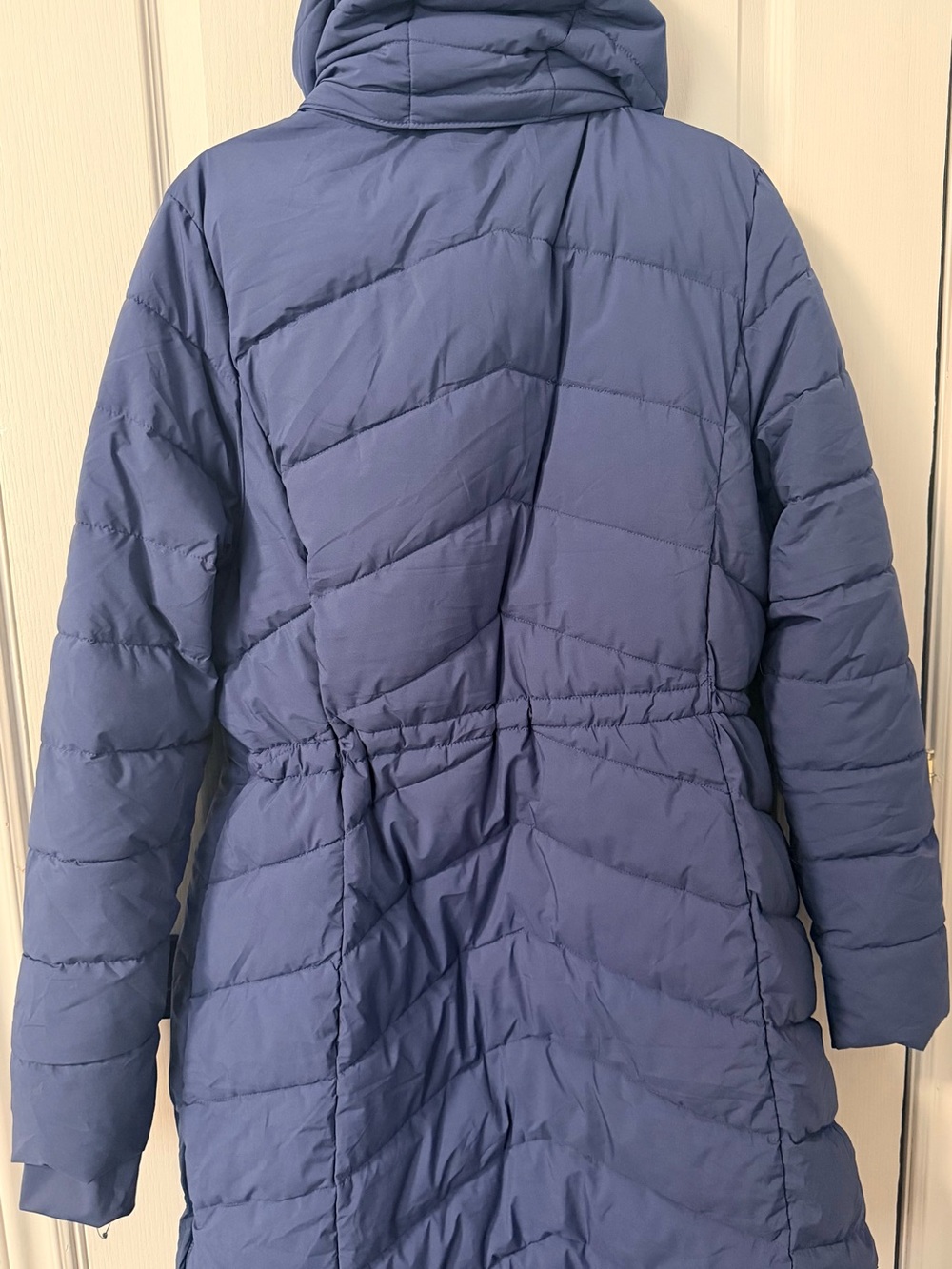 Lole Women’s Hooded Puffer Coat in Dusty Blue - Picture 3 of 12